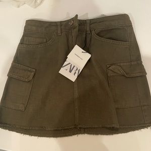 Girls Hunter green Zara skirt never worn